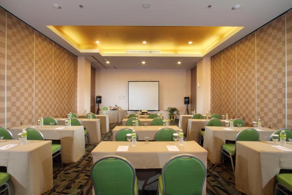 Maxonehotels.Com At Pemuda Jakarta Exteriör bild