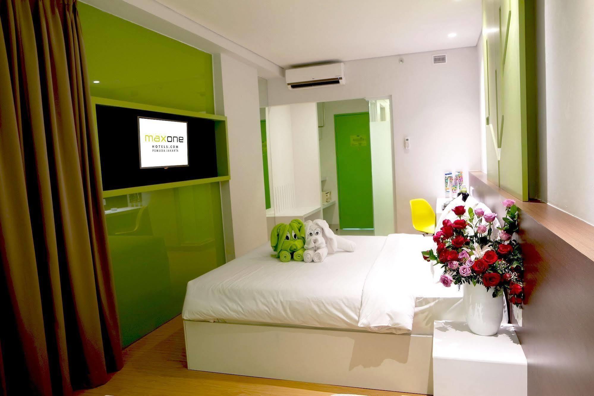 Maxonehotels.Com At Pemuda Jakarta Exteriör bild