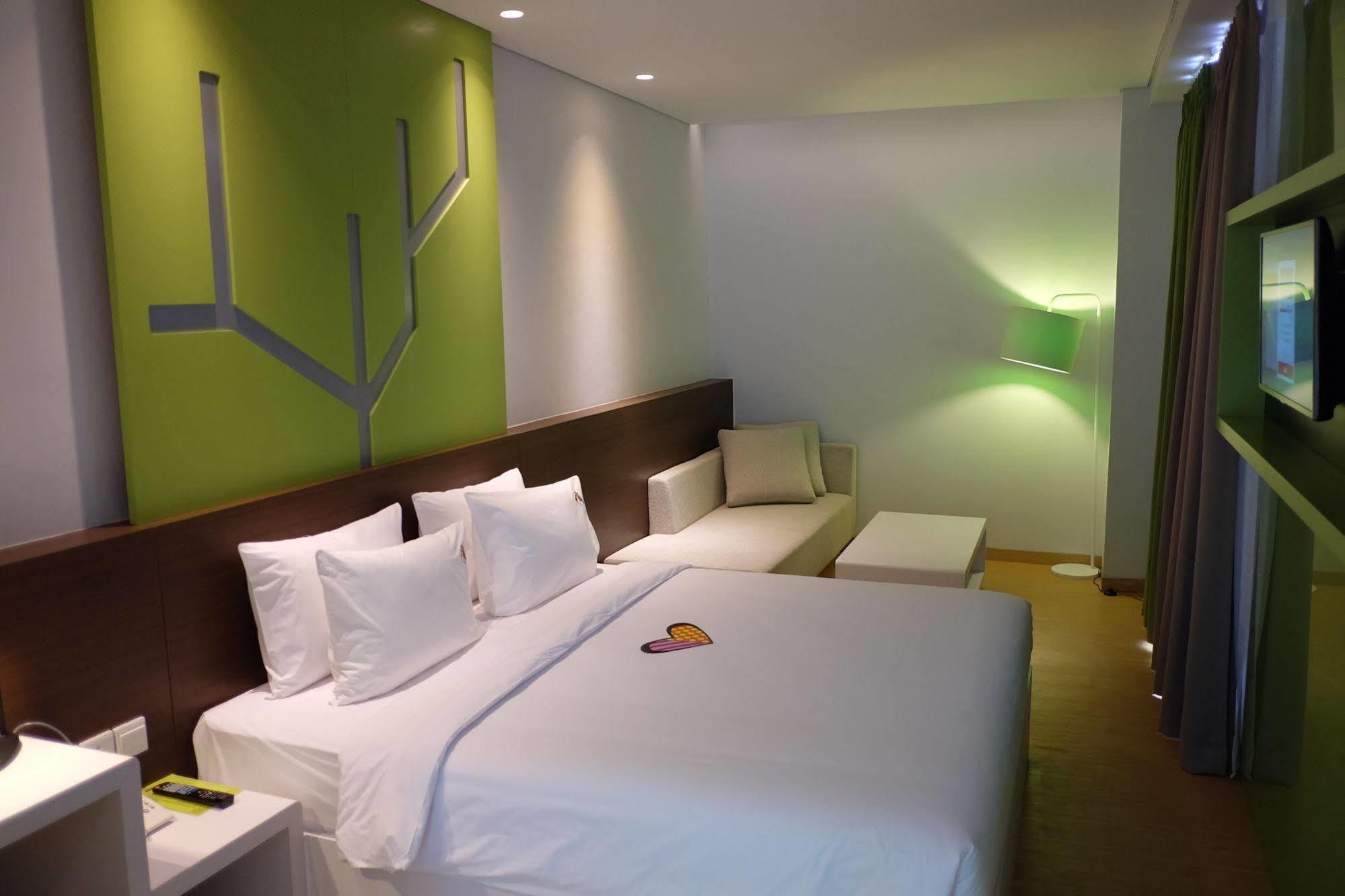 Maxonehotels.Com At Pemuda Jakarta Exteriör bild